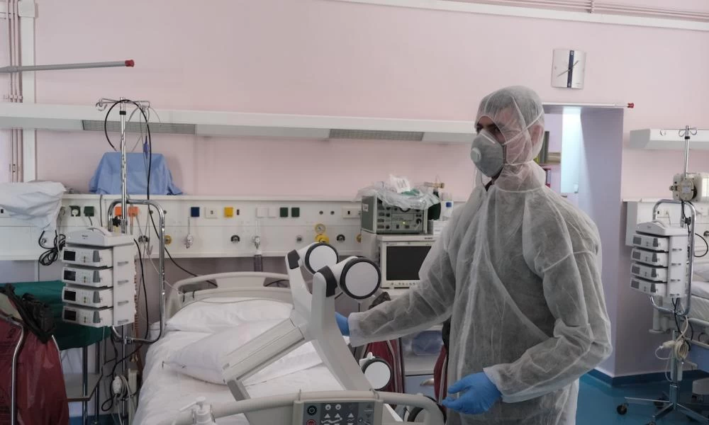 Καθηγητής Σύψας: ''Πρέπει να κρυφτούμε από τον κορωνοϊό - ''Θετικά αποτελέσματα ακόμα & τον Απρίλιο για κάποιο φάρμακο''